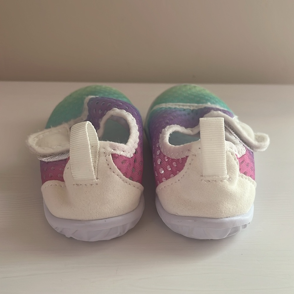 Toddler Girl's Size 8 Water Shoes - Picture 7 of 9